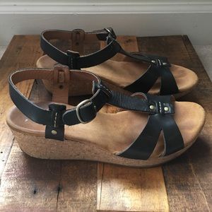 EUC Clarks Sandals size 8